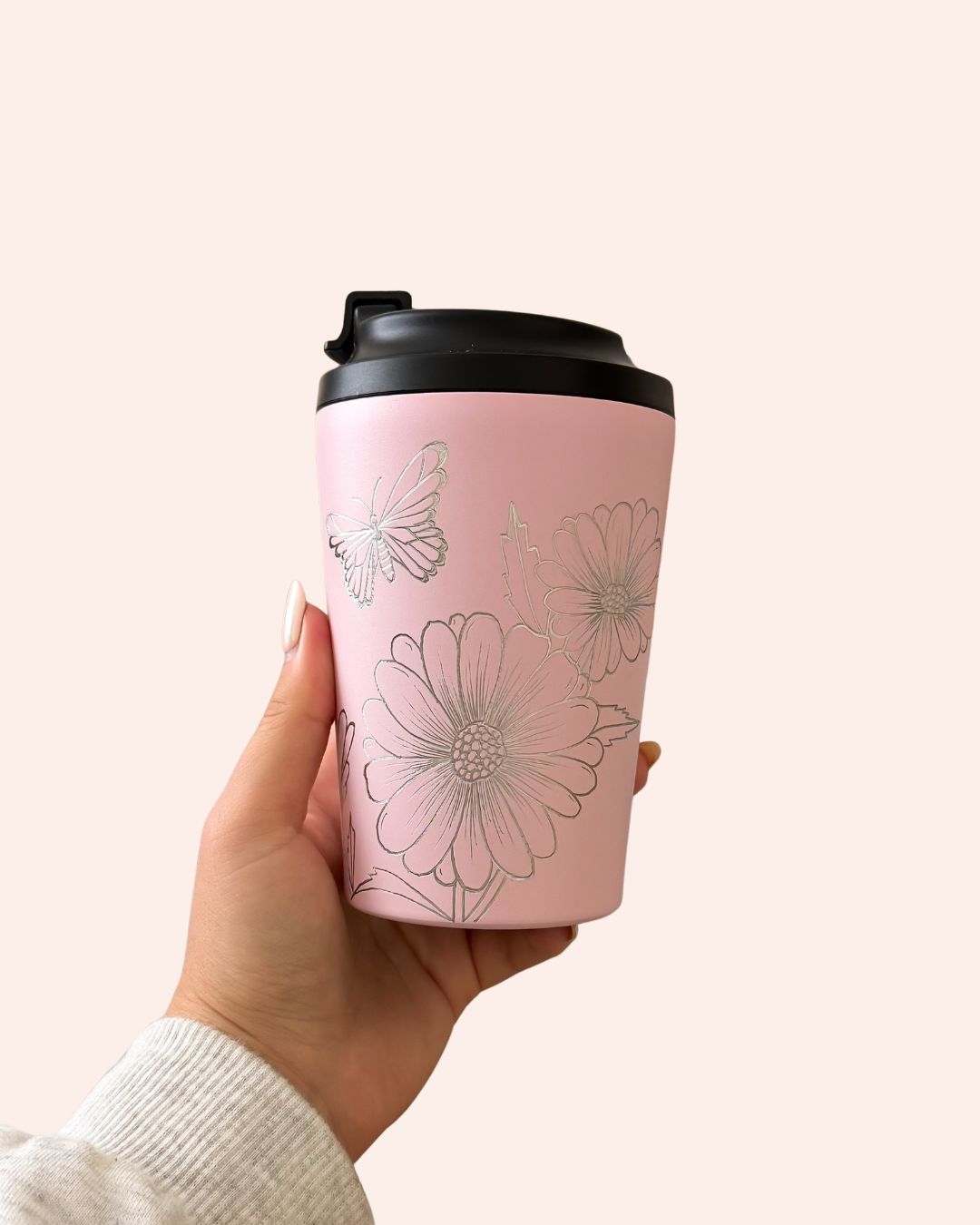Hand Engraved 12oz Coffee Cup | Baby Pink Daisy