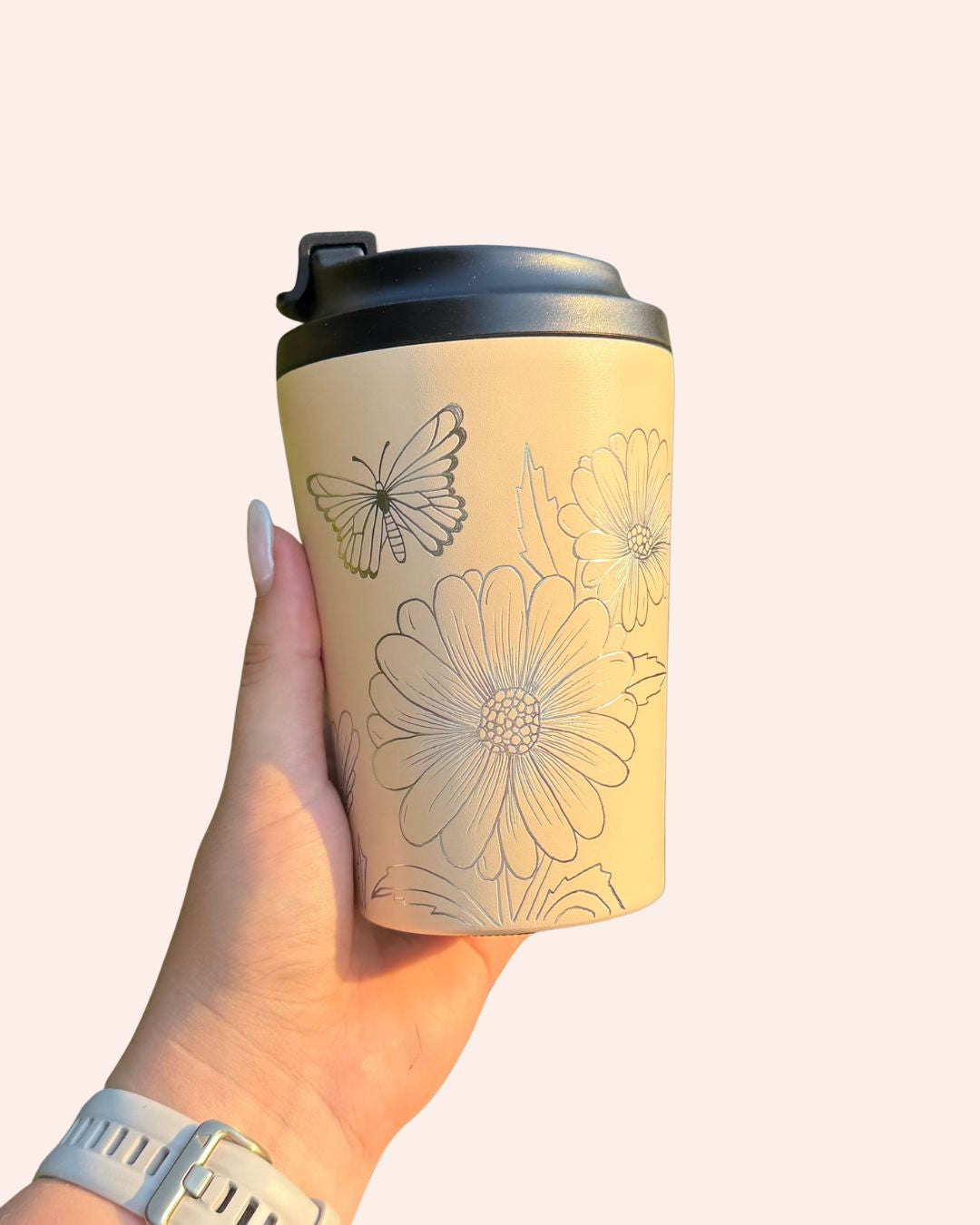 Hand Engraved 12oz Coffee Cup | Pale Peach Daisy