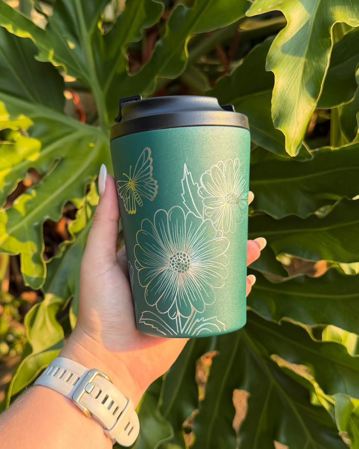 Hand Engraved 12oz Coffee Cup | Emerald Green Daisy