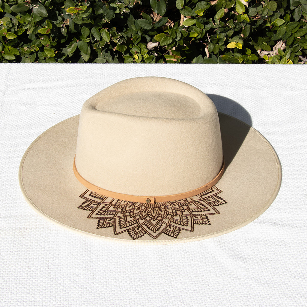 Harper Cream Hat (medium)